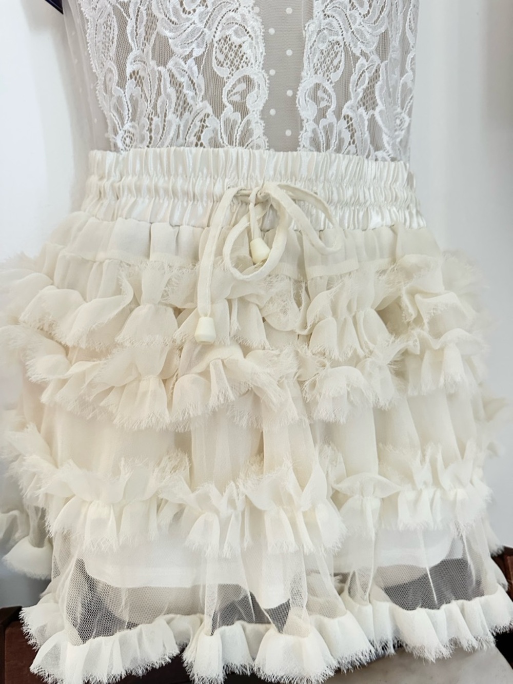 Vintage Women's White Ruffle Layered Mini Skirt - Unbranded - Picture 3 of 10